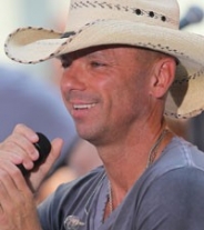 Kenny_Chesney_Pirate_Flag_2013